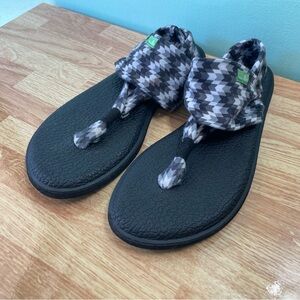 SANUK Yoga Sling 2 in Black Chevron size 8
